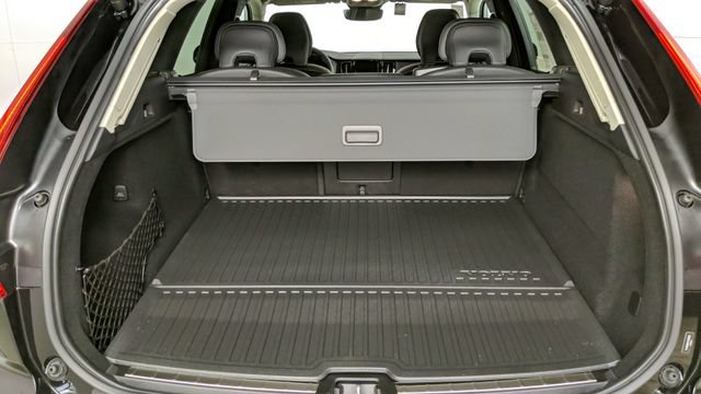 Certified 2023 Volvo XC60 T8 Plus AWD/4WD image 48