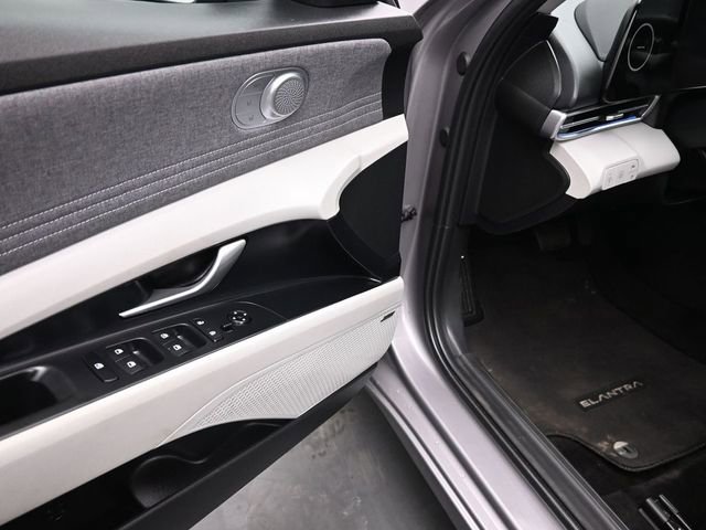Used 2023 Hyundai Elantra Limited image 14