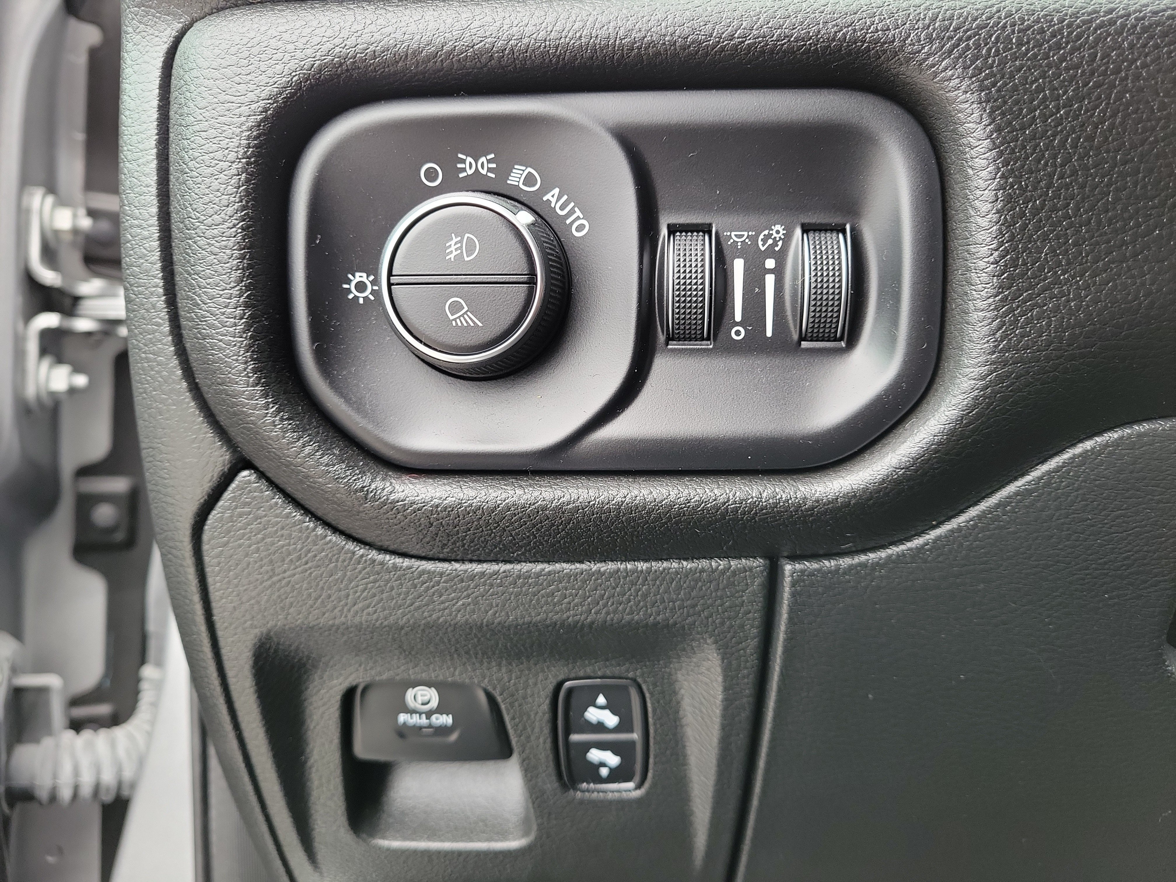 Used 2023 RAM 1500 Laramie AWD/4WD image 21