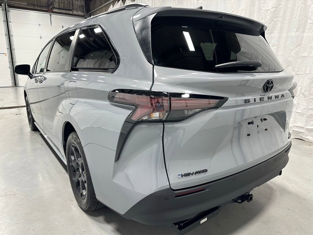 Used 2026 Toyota Sienna XLE Woodland Edition AWD/4WD image 5