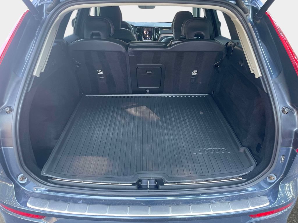 Used 2023 Volvo XC60 B5 Plus w/ Climate Package AWD/4WD image 13