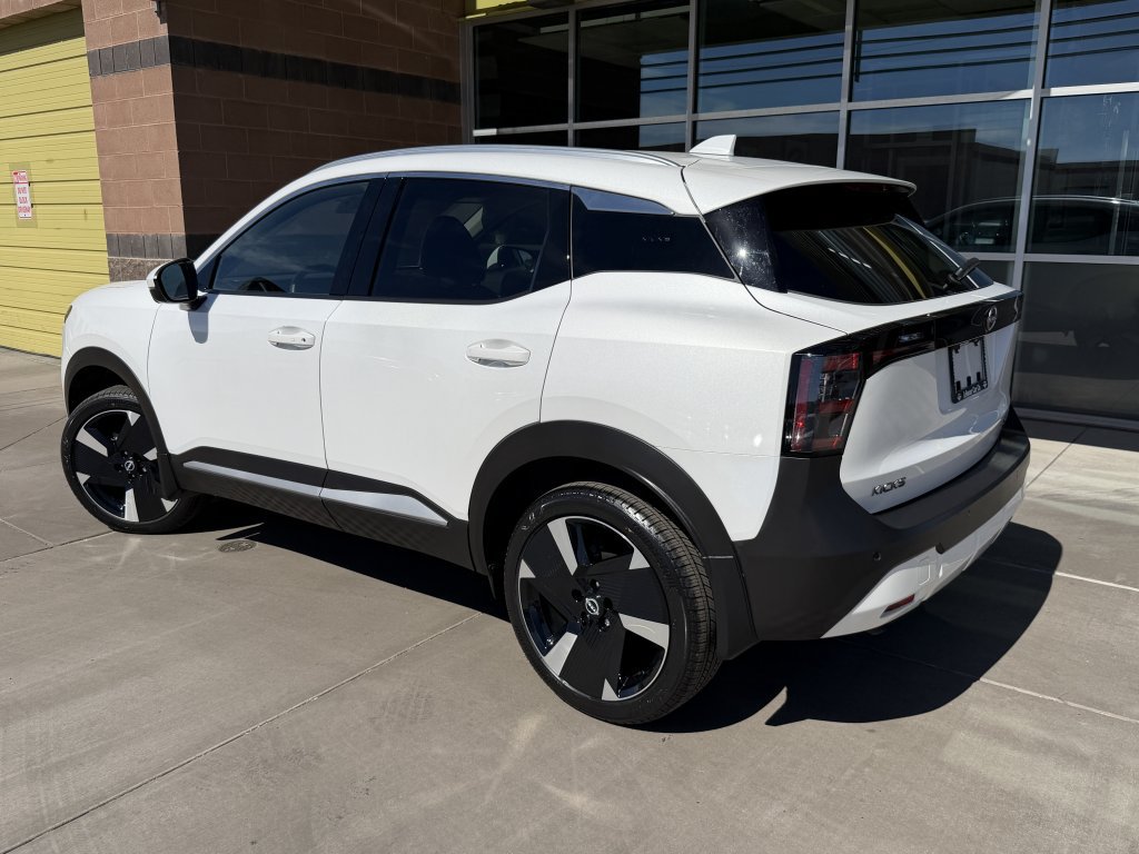 Used 2025 Nissan Kicks SR AWD/4WD image 5