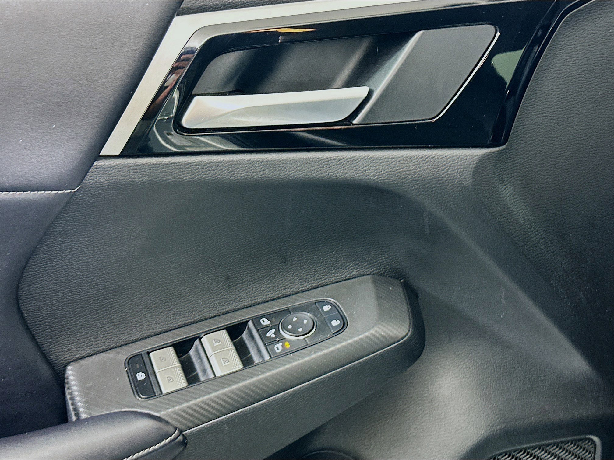 Used 2024 Mitsubishi Outlander SE image 15