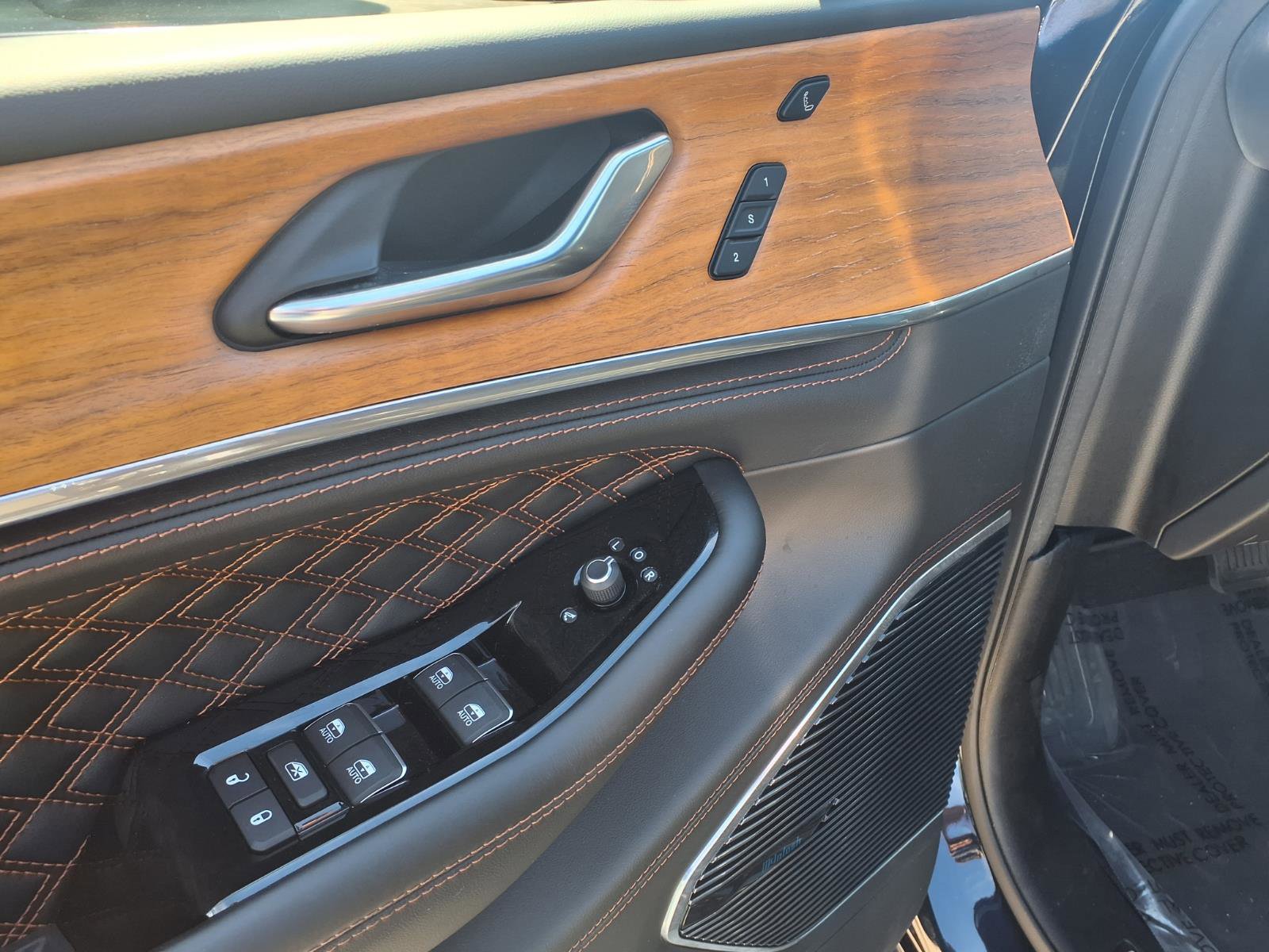 Used 2024 Jeep Grand Cherokee Summit image 13