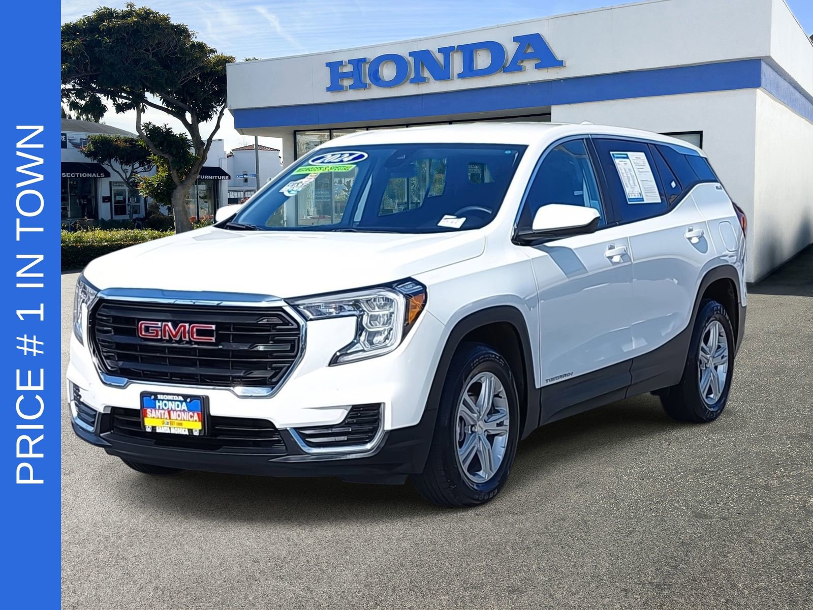 Used 2024 GMC Terrain SLE AWD/4WD image 1