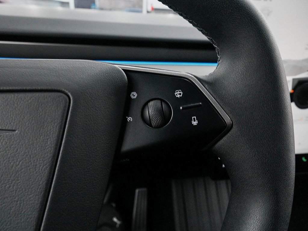 Used 2024 Tesla Cybertruck AWD Crew Cab image 21