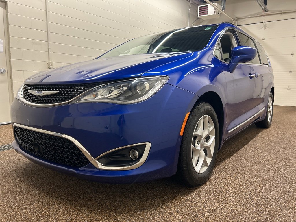 Used 2019 Chrysler Pacifica Touring-L Plus w/ Advanced Safetytec Group image 5