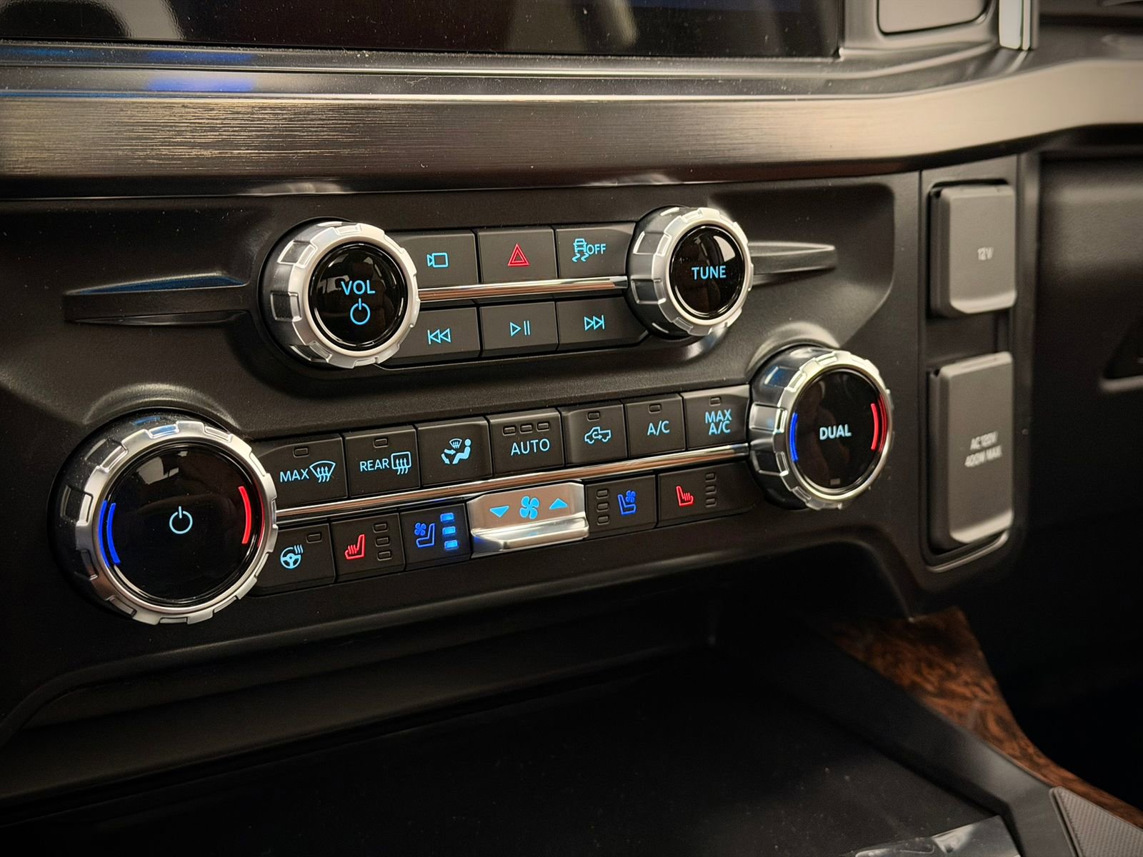 New 2026 Ford F250 Lariat w/ Lariat Ultimate Package image 42