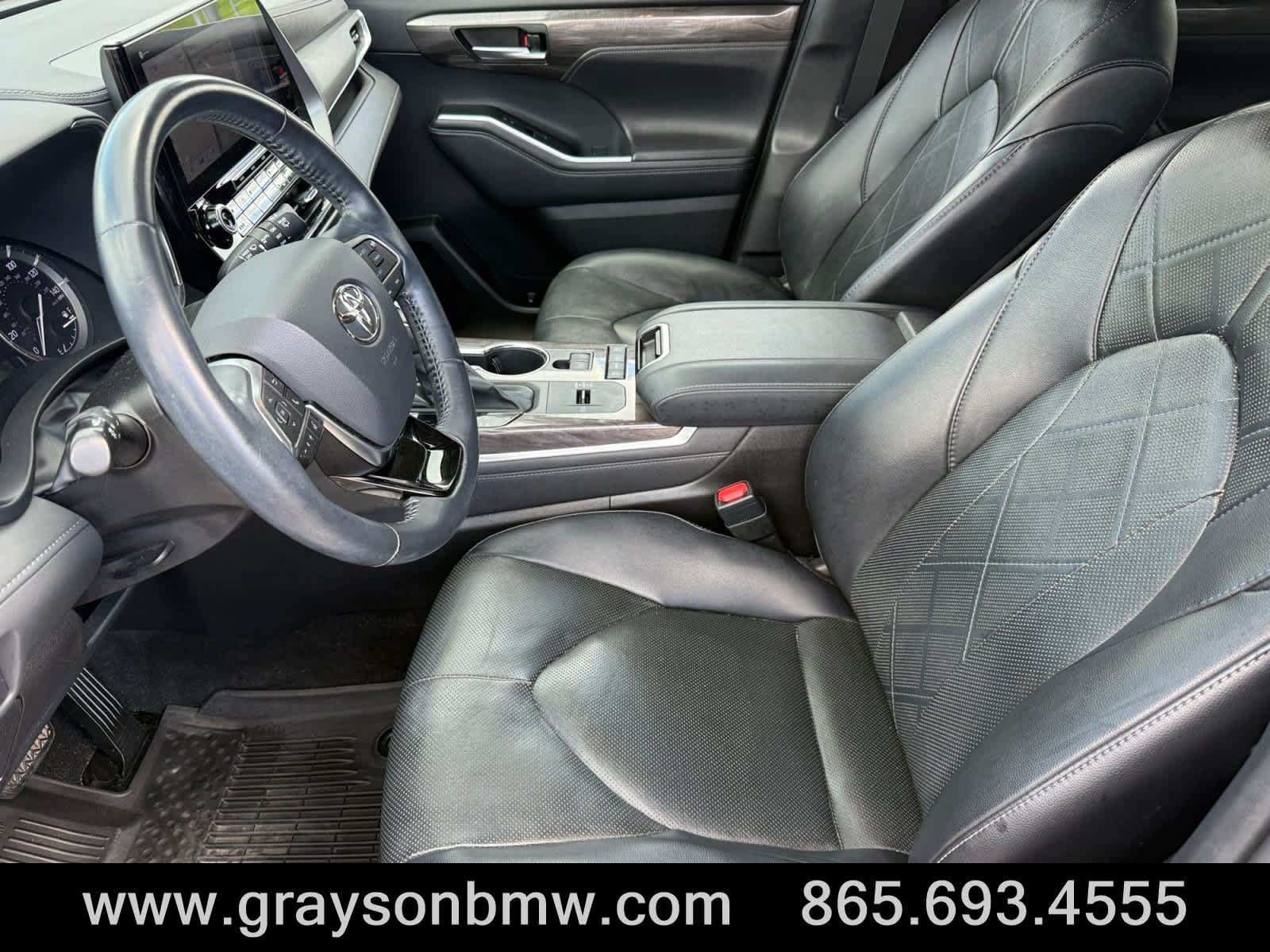 Used 2021 Toyota Highlander Platinum FWD image 12