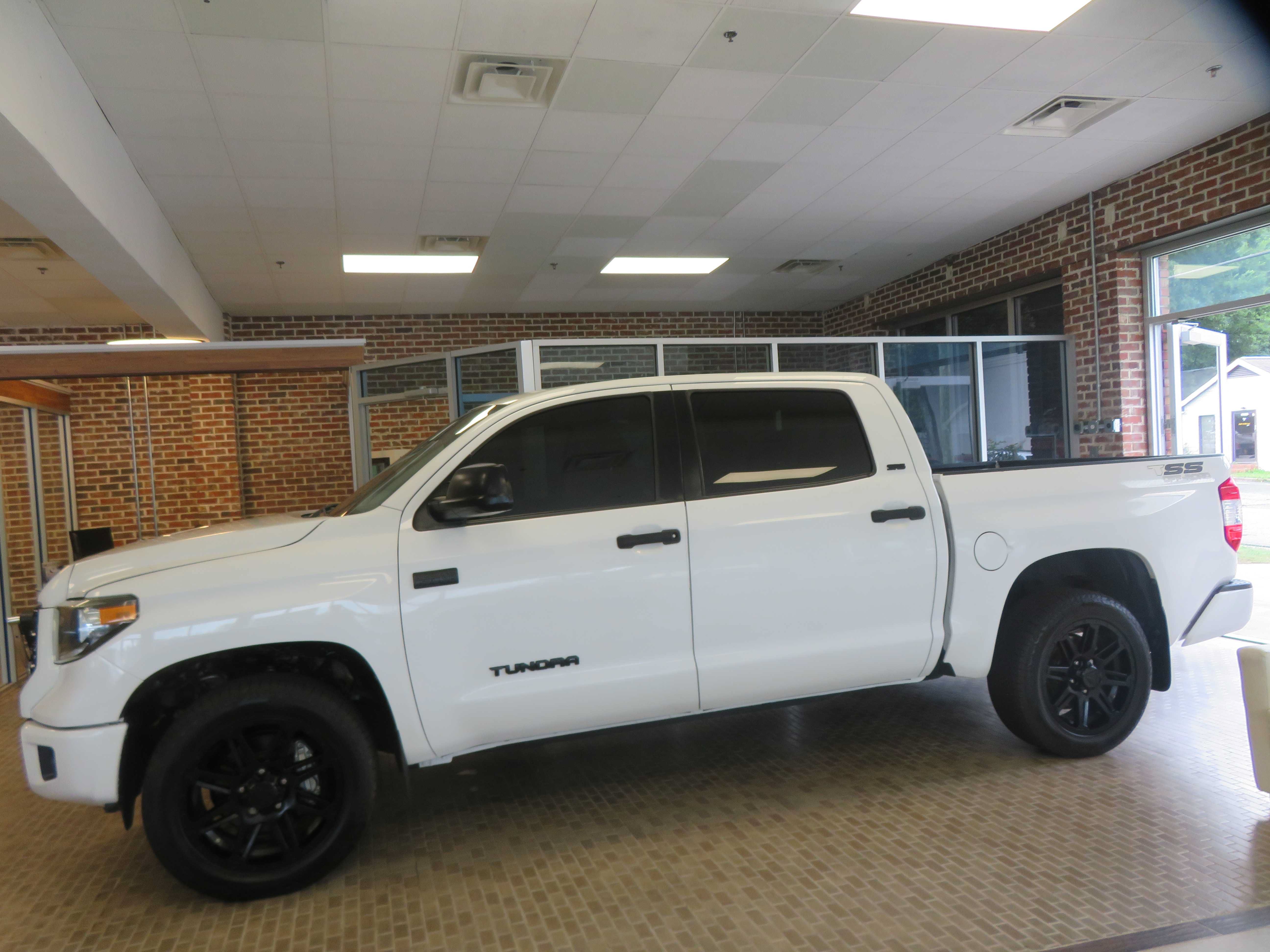 Used 2018 Toyota Tundra SR5 w/ SR5 Upgrade Package AWD/4WD image 77