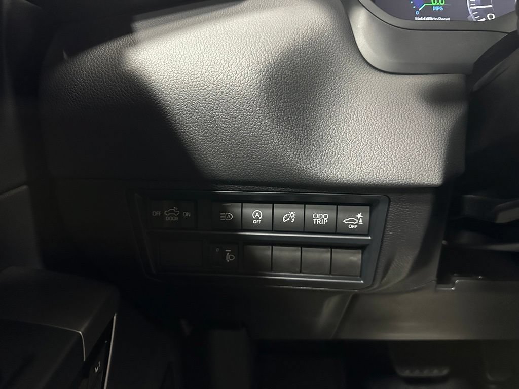 Used 2025 Toyota Tundra Limited AWD/4WD image 17