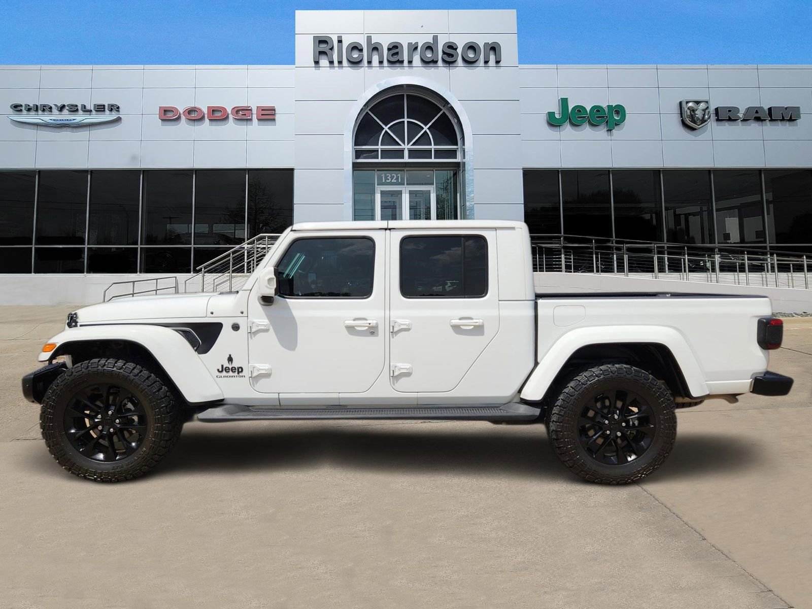 Used 2022 Jeep Gladiator Overland AWD/4WD image 3