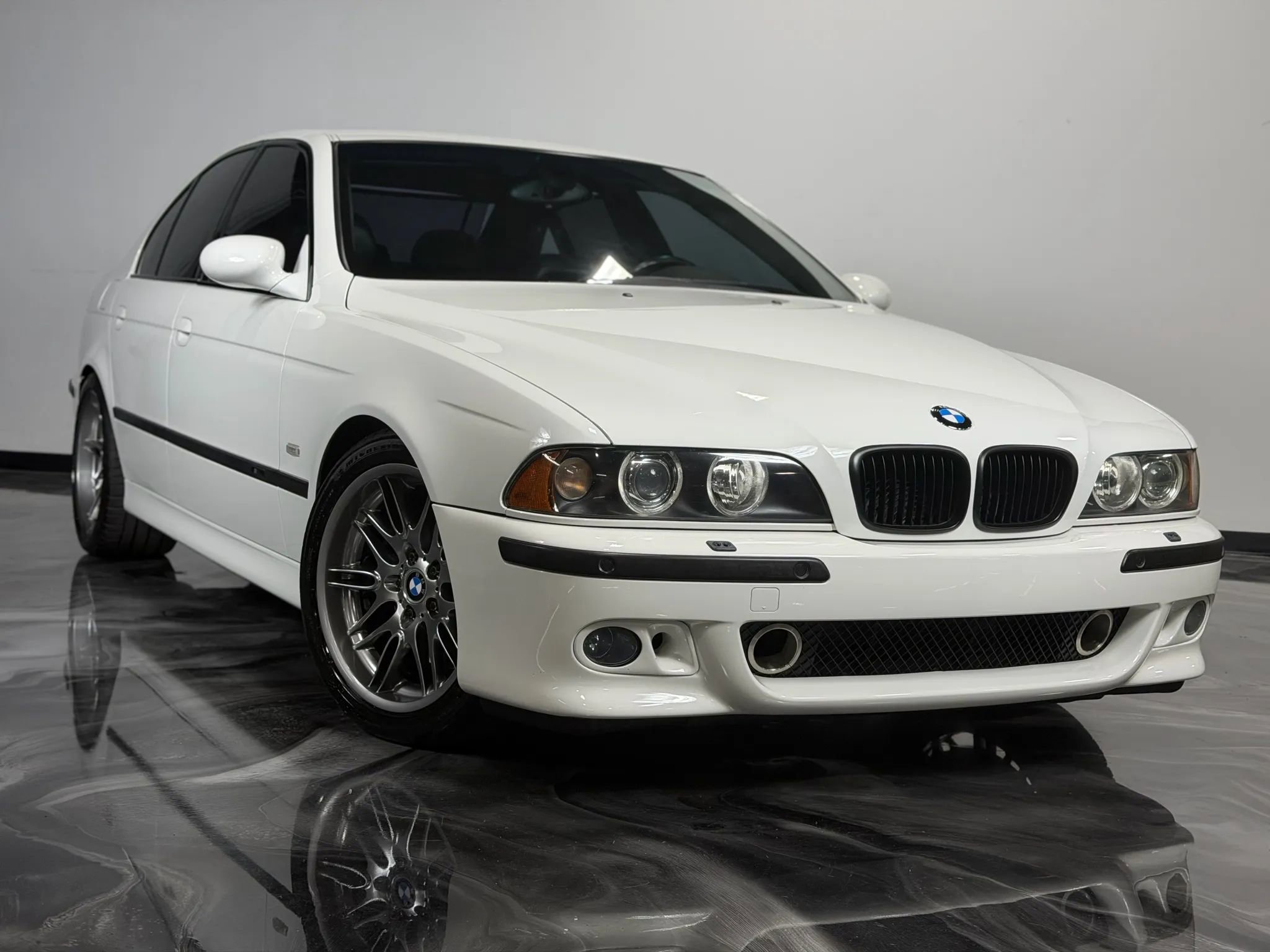 Used 2003 BMW M5 image 4