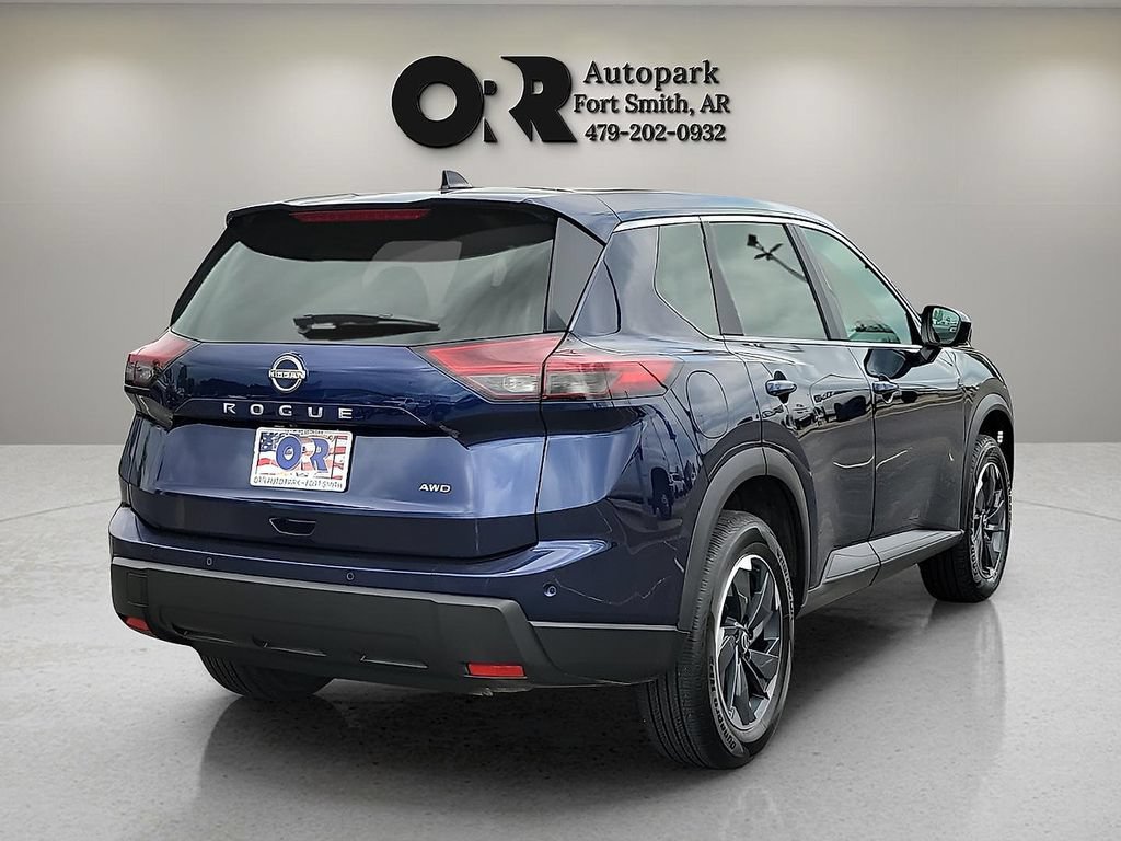 Used 2025 Nissan Rogue SV AWD/4WD image 5