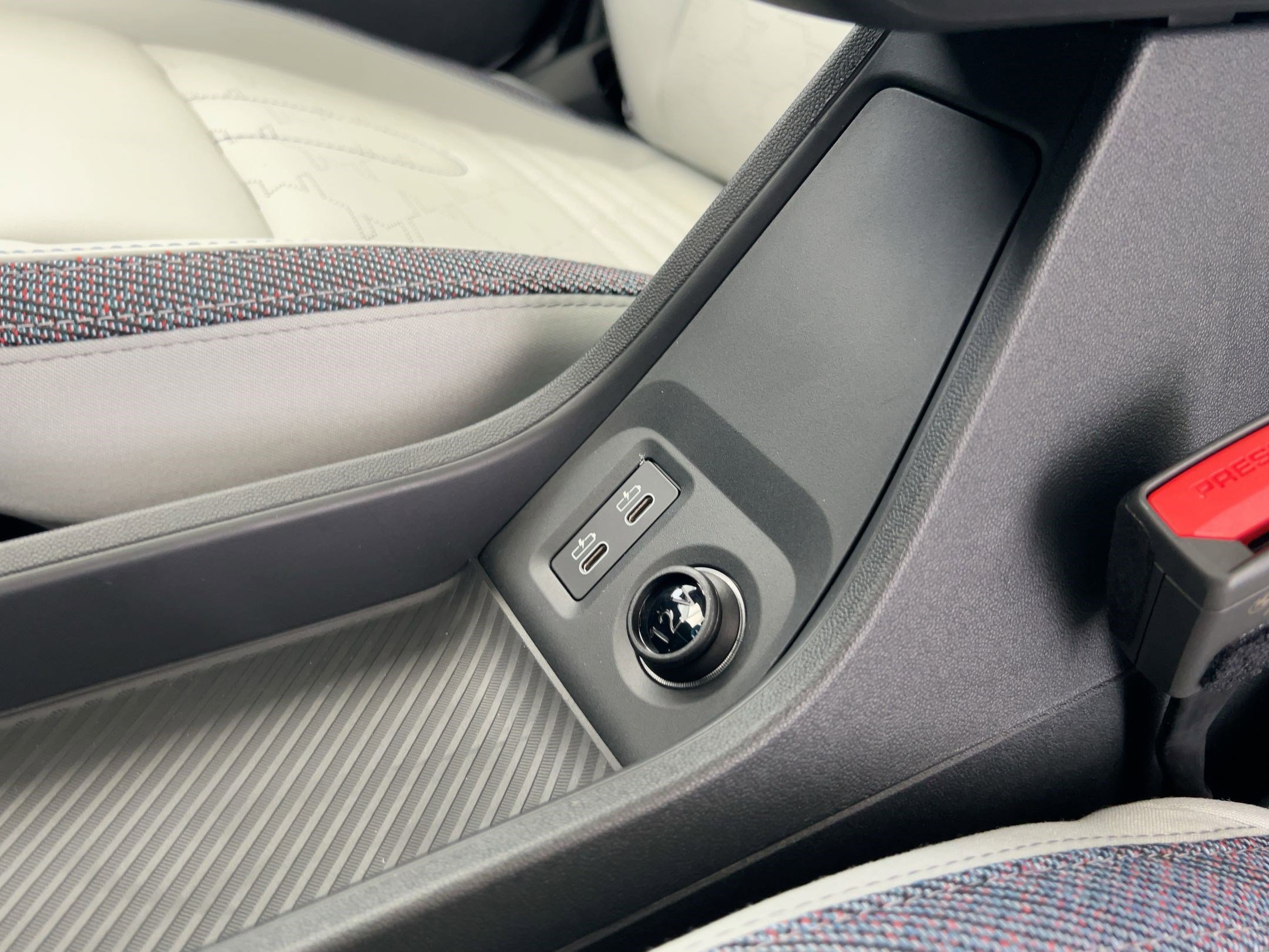 New 2026 MINI Cooper 2-Door Hardtop FWD image 32
