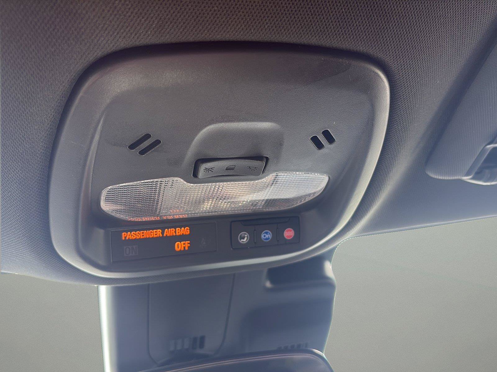 Used 2025 Chevrolet Trax RS FWD image 37