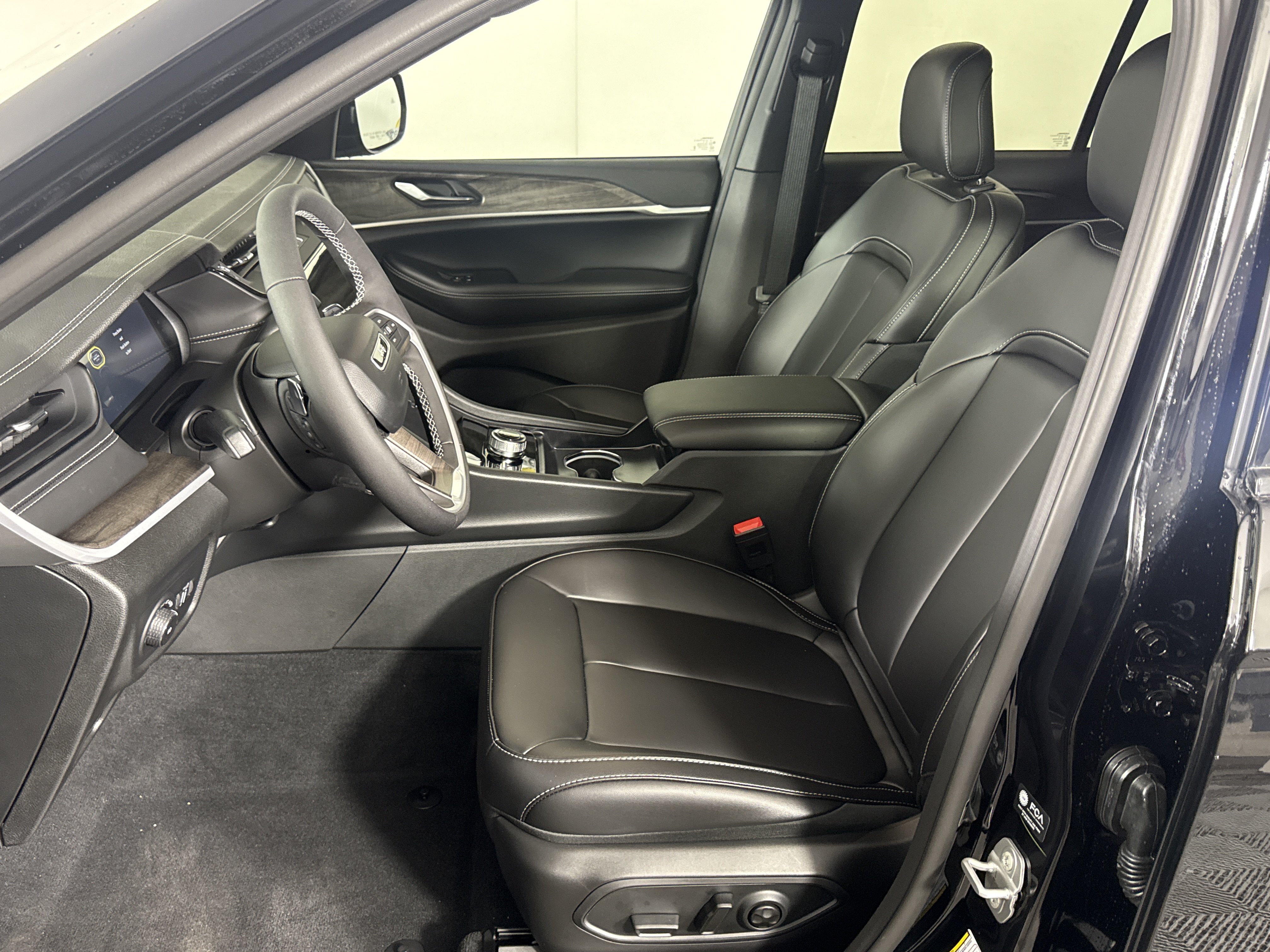 New 2027 Jeep Grand Cherokee Limited AWD/4WD image 15