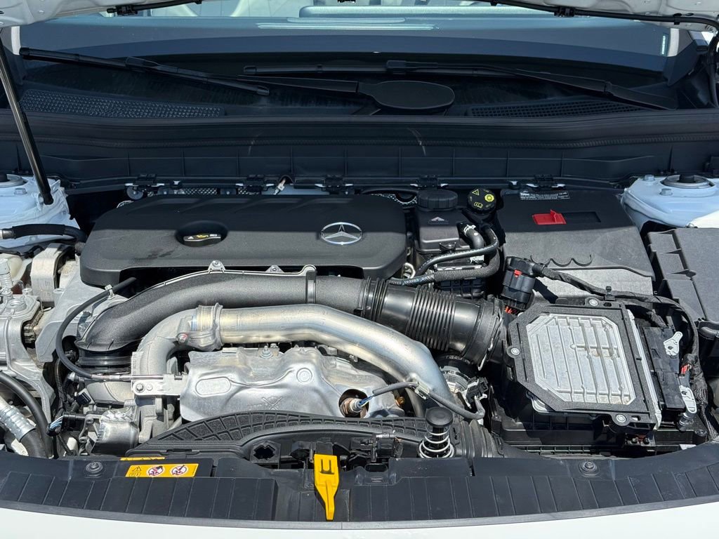 Used 2025 Mercedes-Benz GLB 250 4MATIC image 10