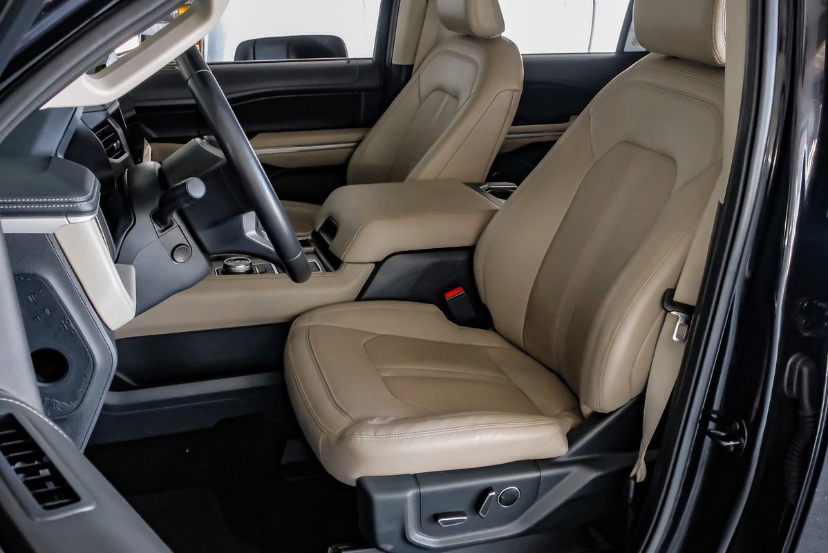 Used 2022 Ford Expedition Max Limited image 29