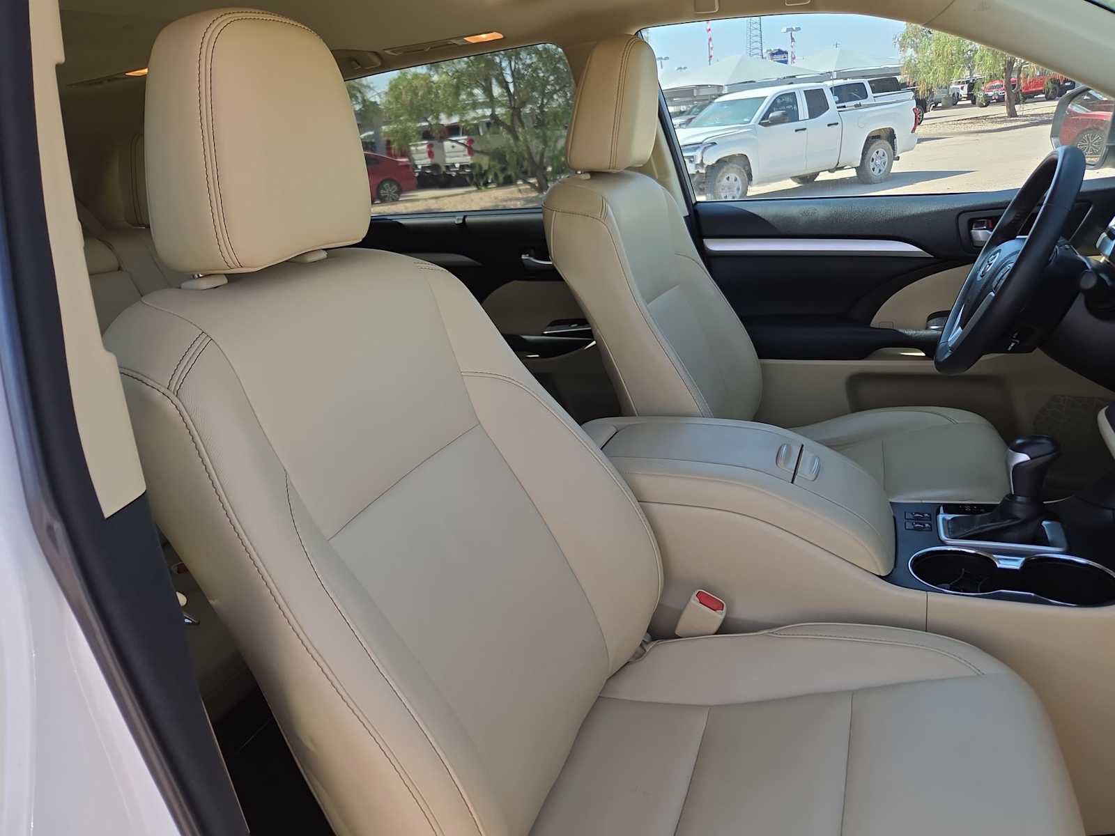 Used 2016 Toyota Highlander XLE AWD/4WD image 18