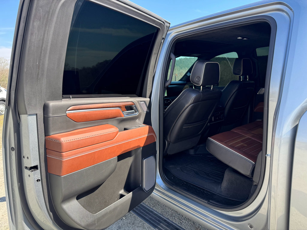 Used 2024 GMC Sierra 3500 Denali Ultimate image 13