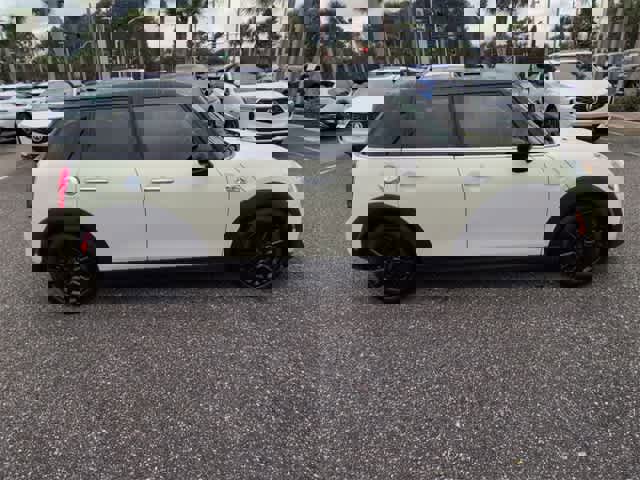 Used 2015 MINI Cooper S image 9