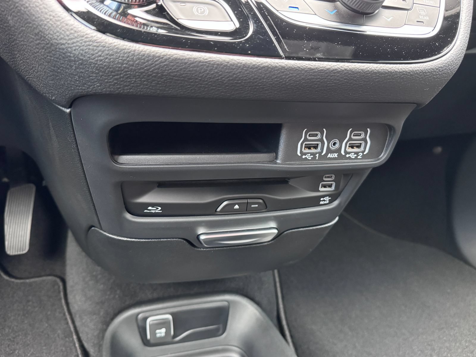New 2025 Chrysler Pacifica Select w/ Uconnect Theater Family Group AWD/4WD image 22