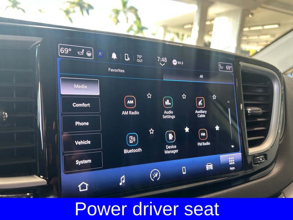 Used 2024 Chrysler Pacifica Touring-L image 13