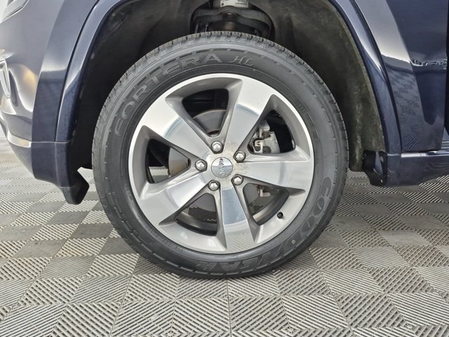Used 2014 Jeep Grand Cherokee Overland w/ Advanced Technology Group AWD/4WD image 28