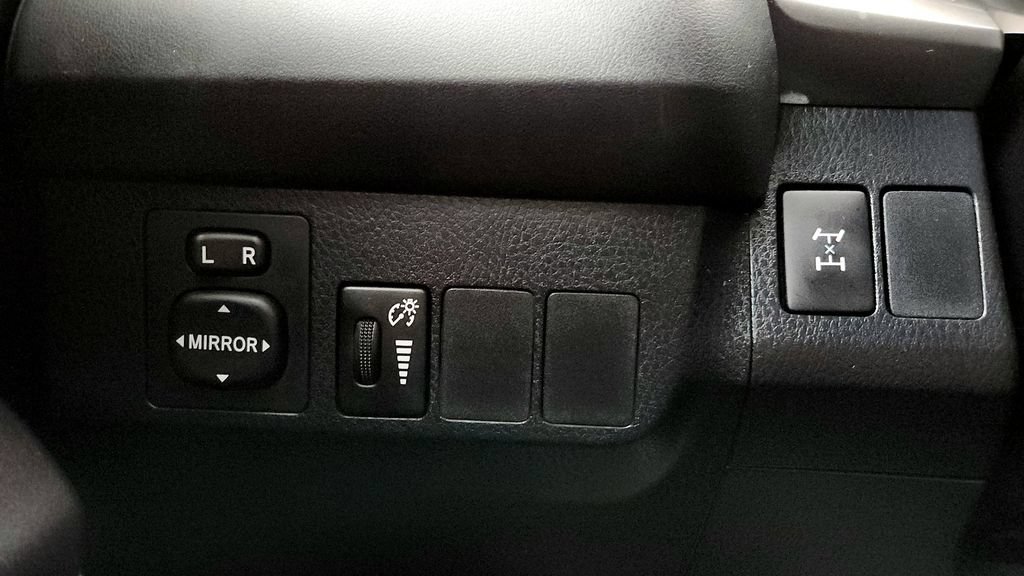 Used 2016 Toyota RAV4 LE AWD/4WD image 32