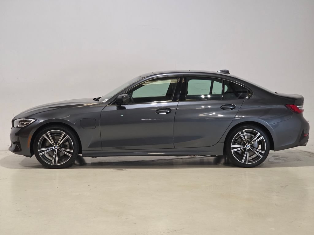 Used 2021 BMW 330e xDrive w/ Premium Package AWD/4WD image 3