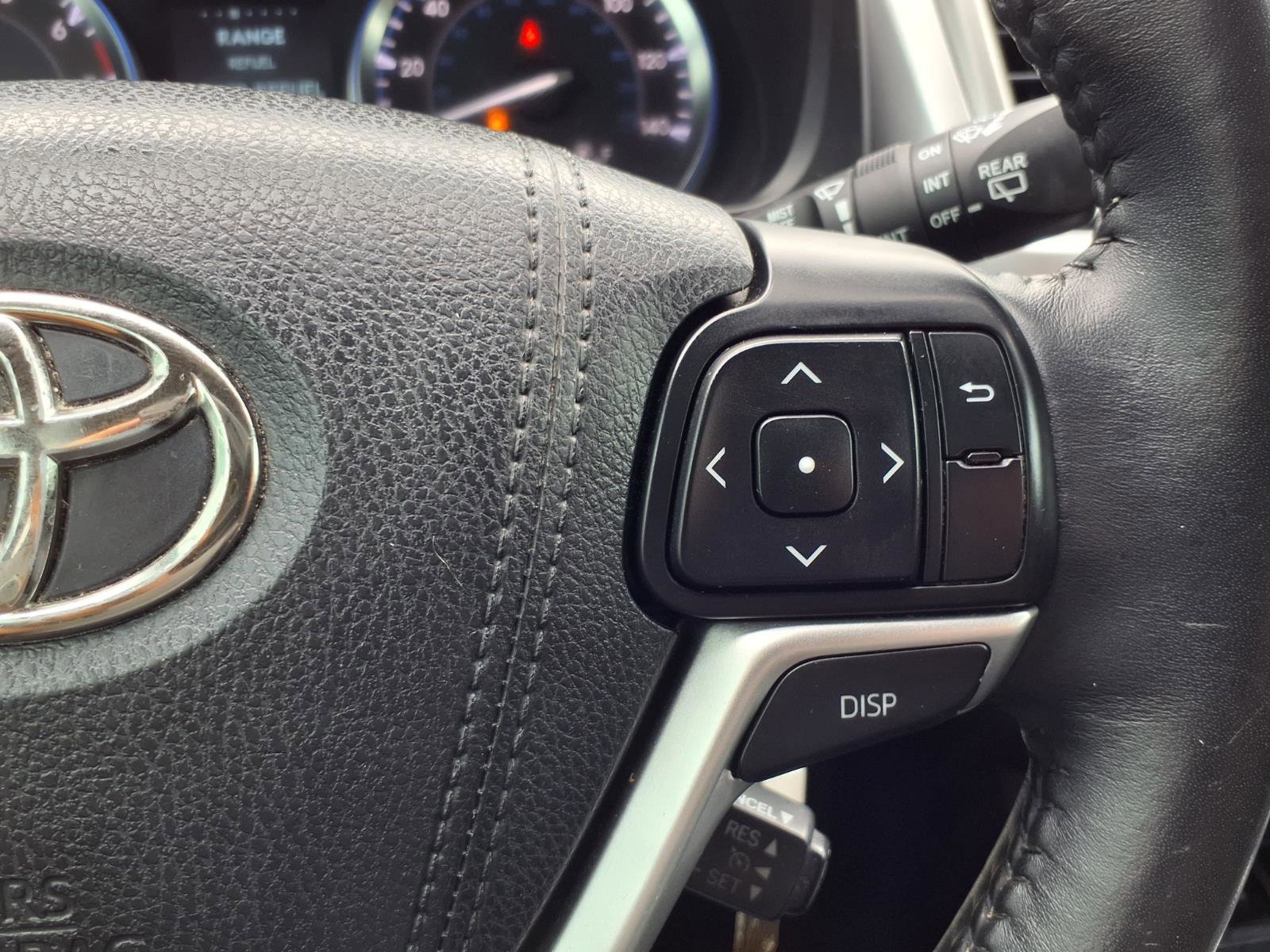 Used 2015 Toyota Highlander Plus FWD image 16