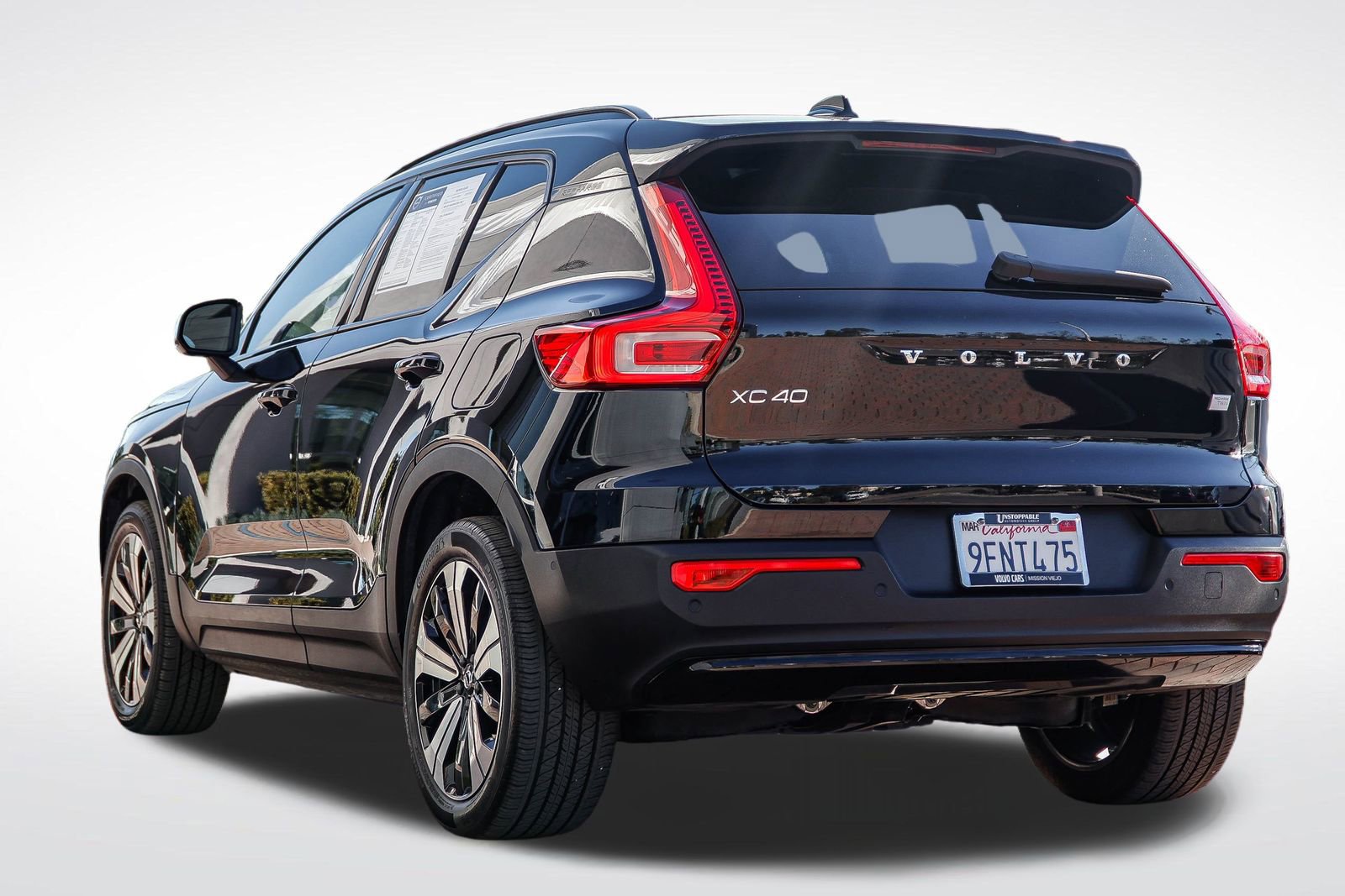 Used 2023 Volvo XC40 Recharge Plus image 5