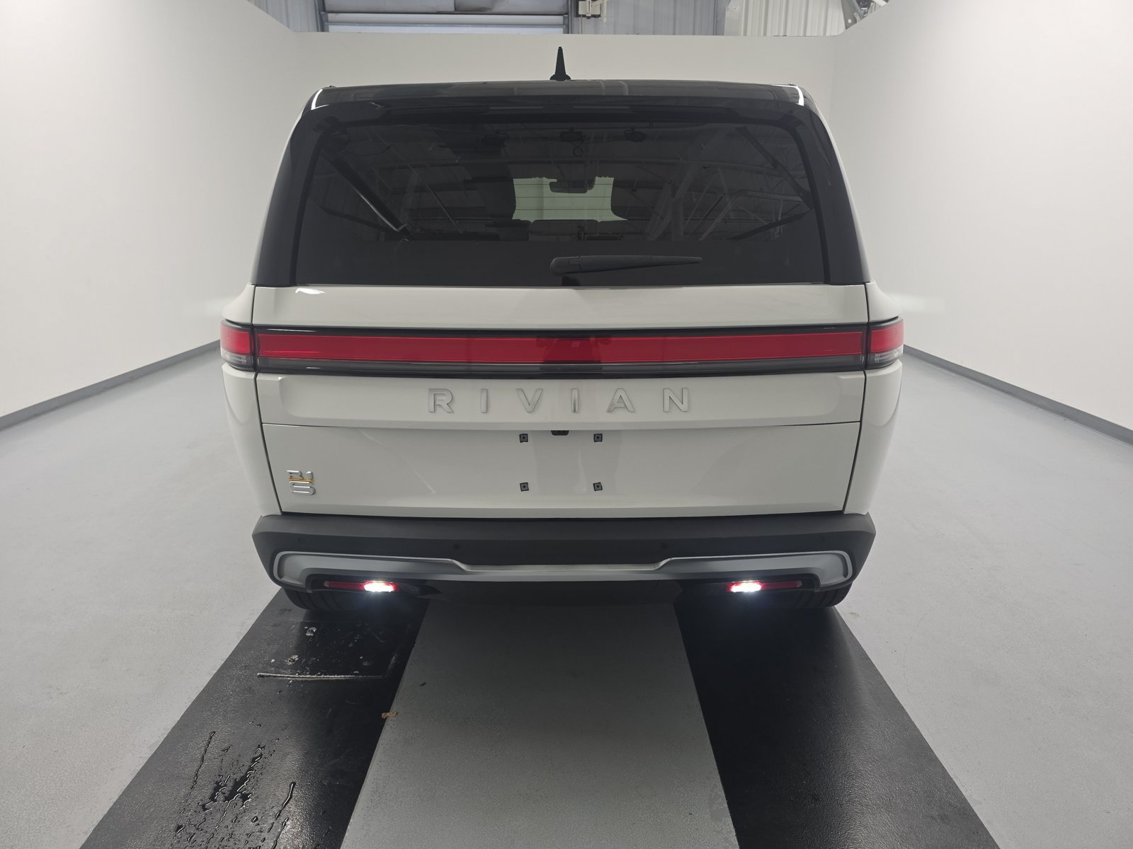 Used 2024 Rivian R1S Adventure Quad AWD/4WD image 4
