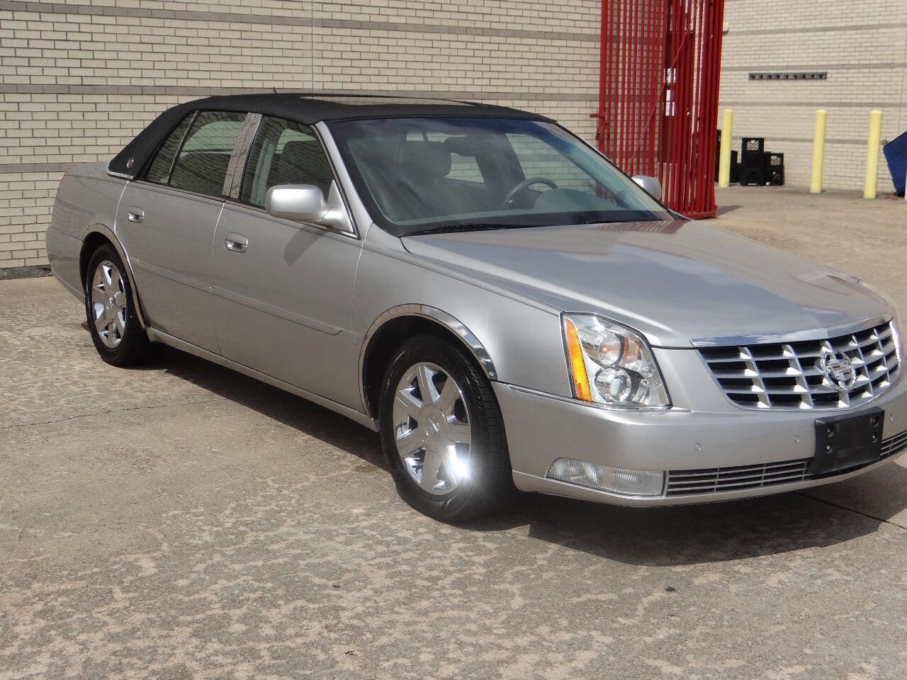 Used 2007 Cadillac DTS Luxury I w/ Sun And Sound Package FWD image 4
