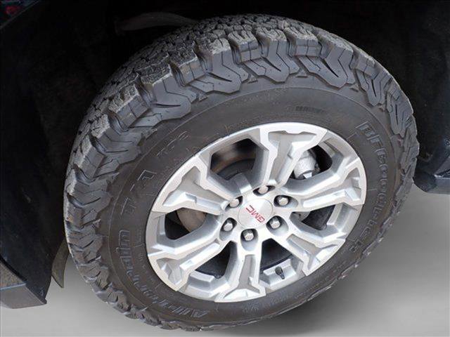 Used 2023 GMC Yukon SLE AWD/4WD image 7