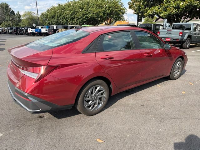 Used 2024 Hyundai Elantra SEL FWD image 4