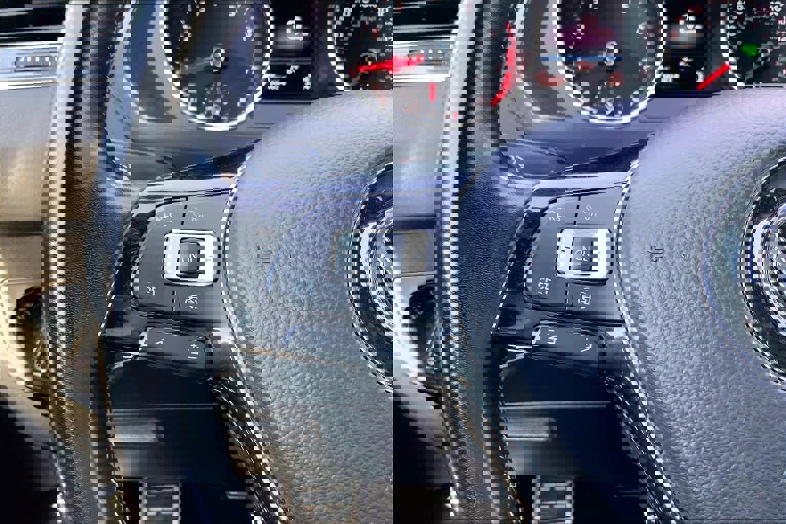 Used 2020 Volkswagen Tiguan SE R-Line image 24