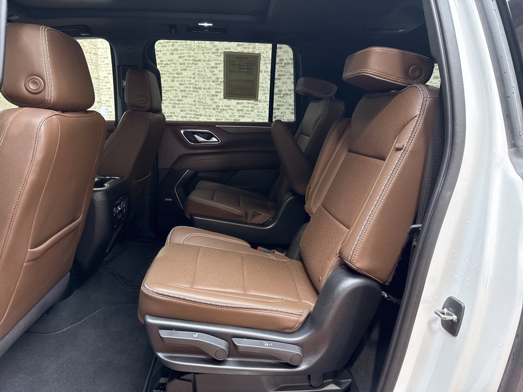 Used 2022 Chevrolet Suburban High Country image 15