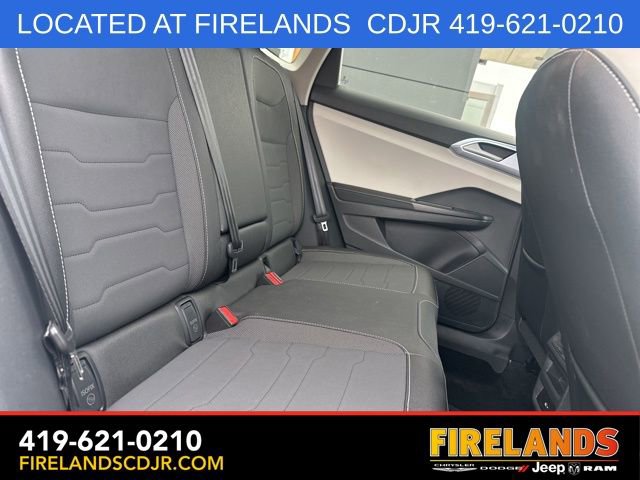 Used 2025 Volkswagen Taos SE AWD/4WD image 13