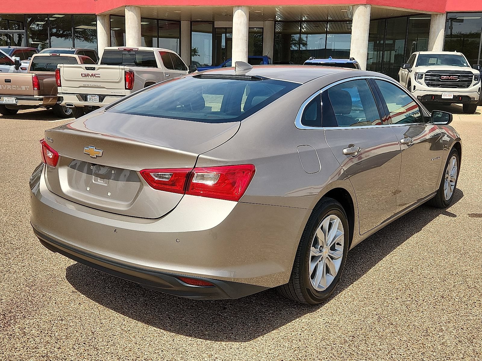 Used 2025 Chevrolet Malibu LT FWD image 4