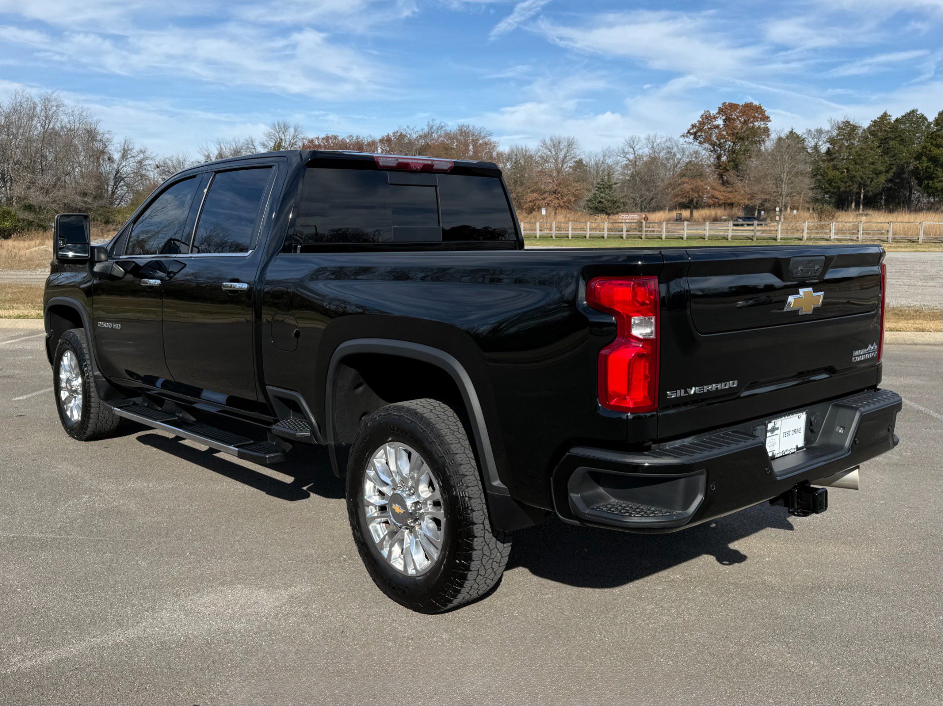 Used 2023 Chevrolet Silverado 2500 High Country w/ Z71 Off-Road Package AWD/4WD image 4