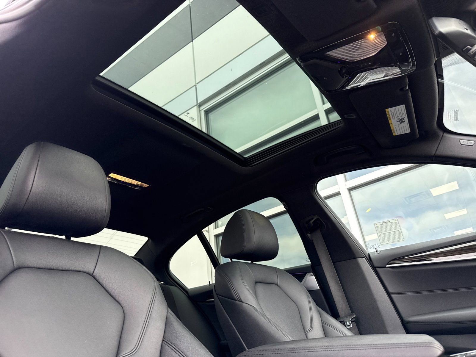 Used 2020 BMW 530e w/ Premium Package image 15