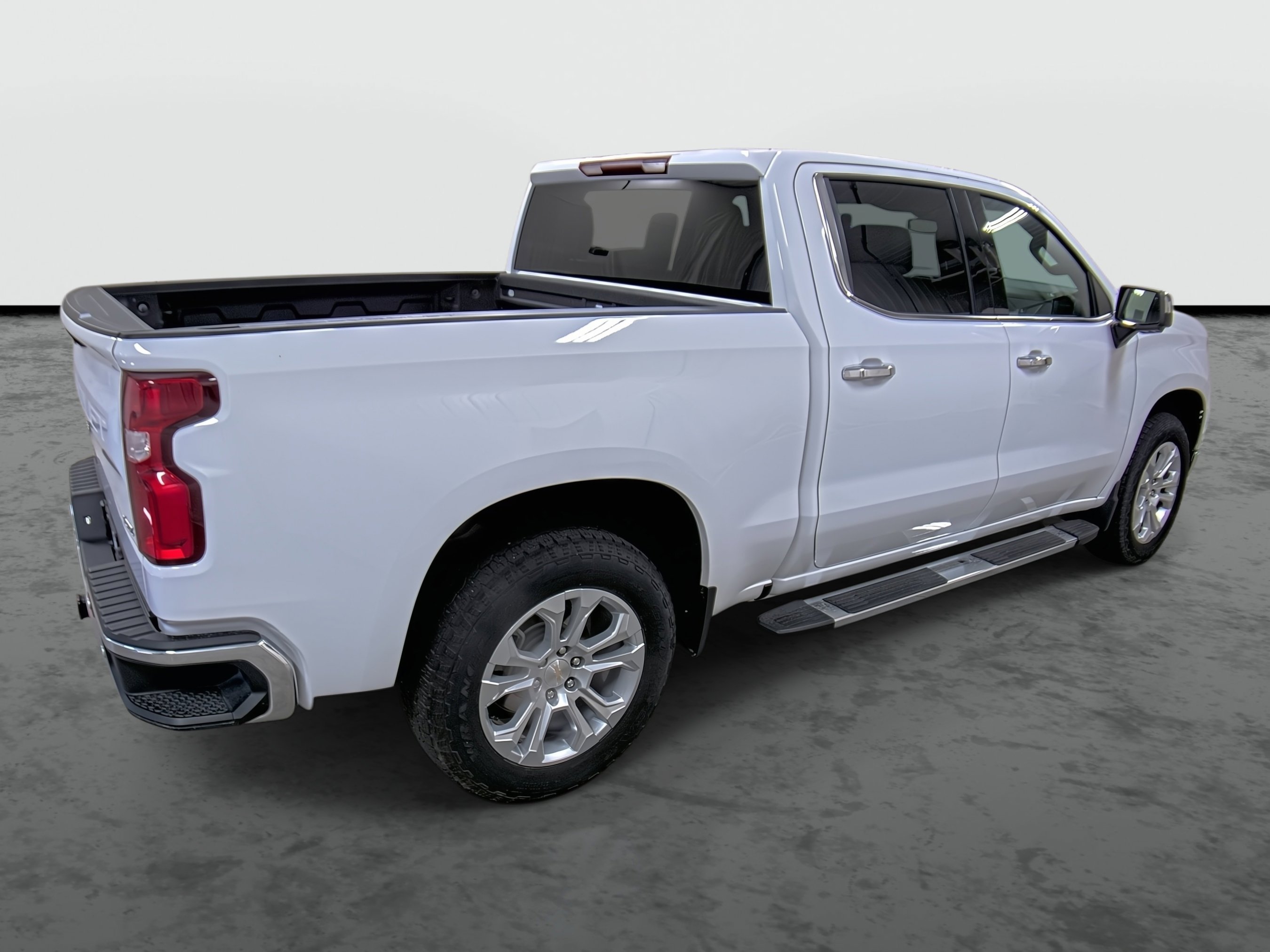 Used 2024 Chevrolet Silverado 1500 LTZ w/ Z71 Off-Road Package image 4