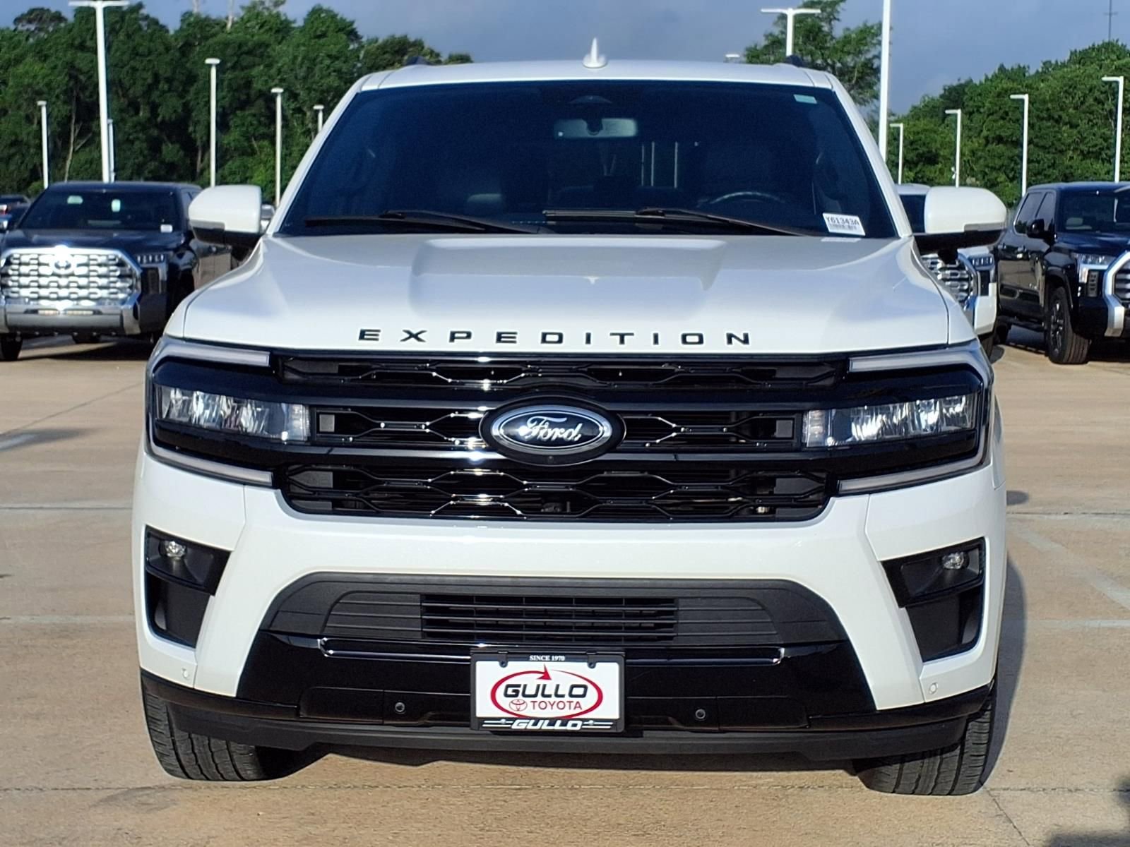 Used 2023 Ford Expedition Limited image 4