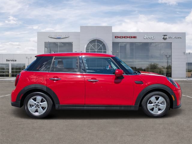 Used 2022 MINI Cooper 4-Door Hardtop w/ Storage Package FWD image 2