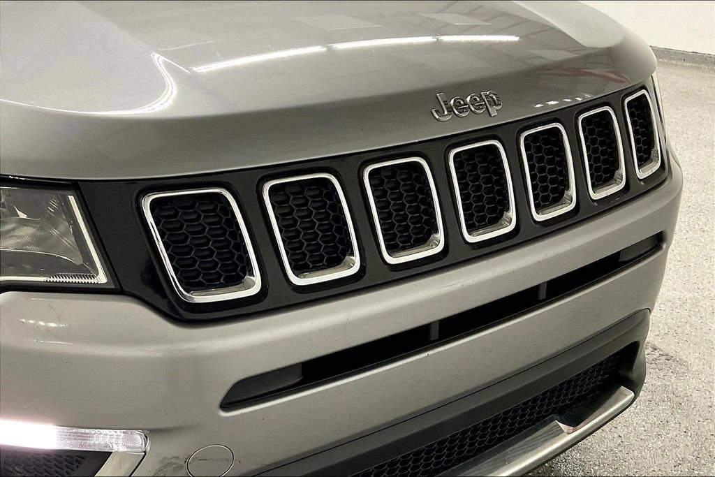 Used 2020 Jeep Compass Limited image 32