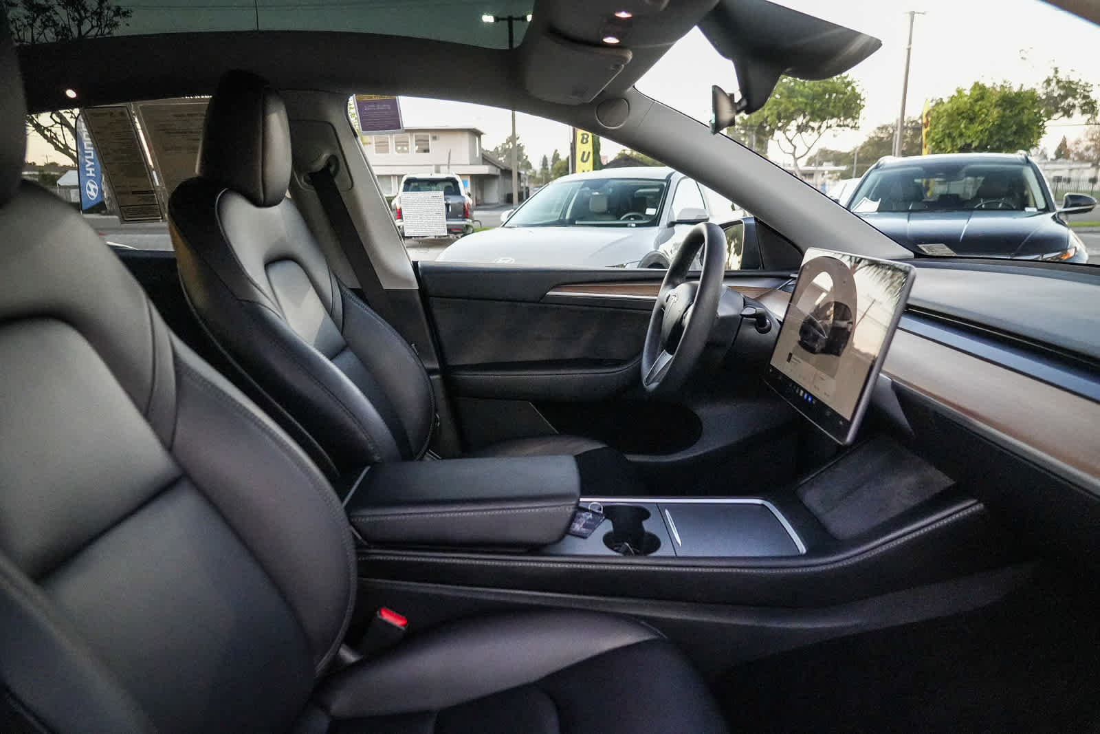 Used 2023 Tesla Model Y 2WD image 16