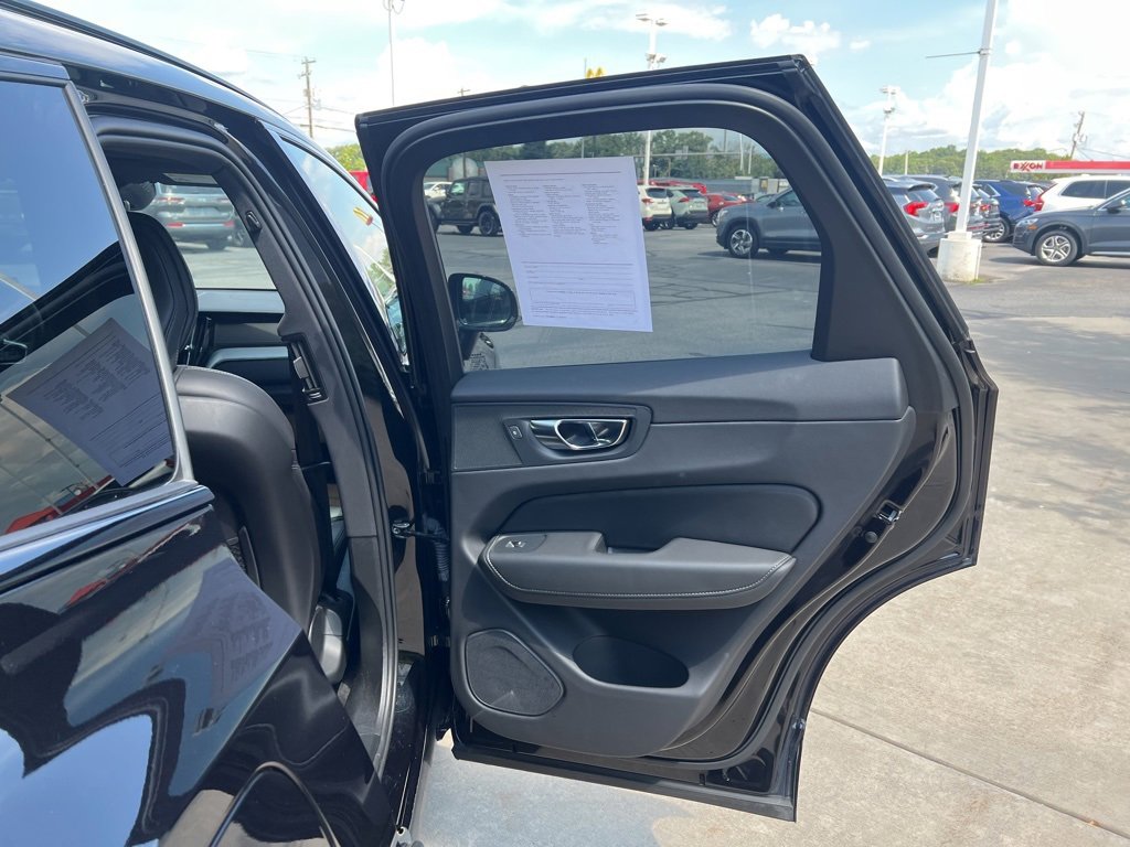 Certified 2024 Volvo XC60 T8 Ultimate w/ Climate Package image 33
