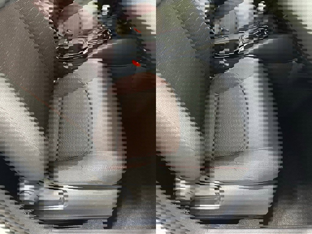 Used 2025 Toyota Corolla SE image 59